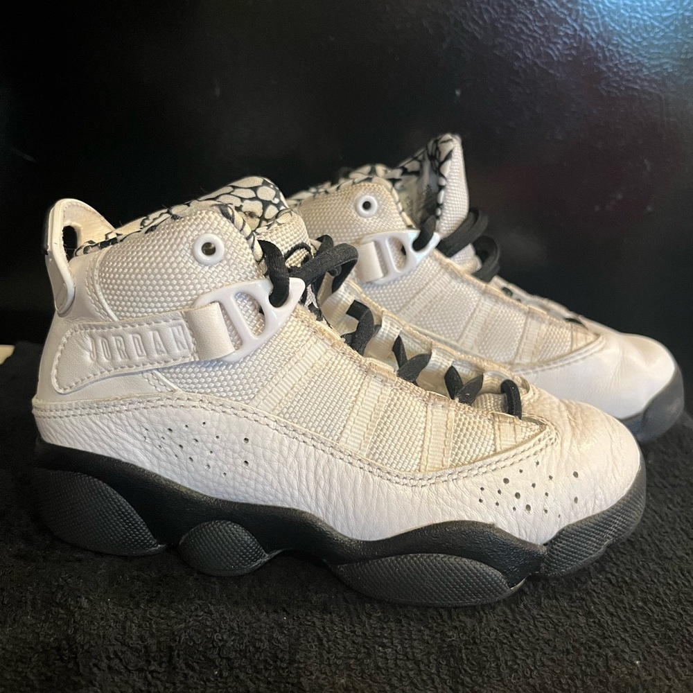 Air Jordan tennis shoes